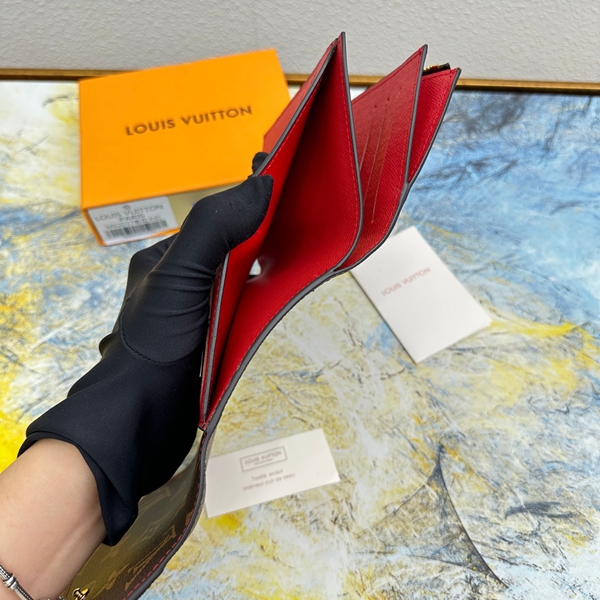 LVコピーウォレット着用イメージ